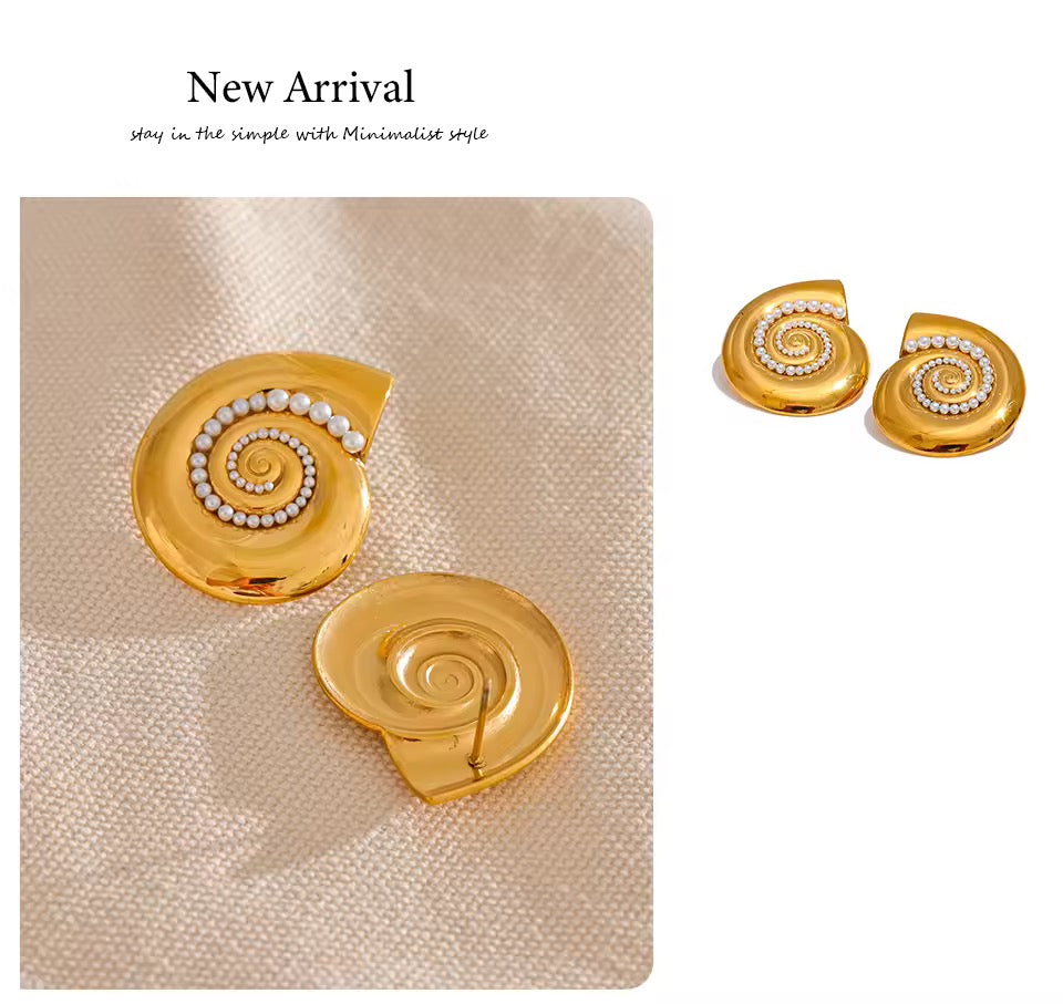 Shell Golden Stud Earring