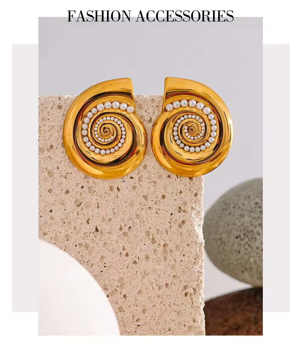 Shell Golden Stud Earring